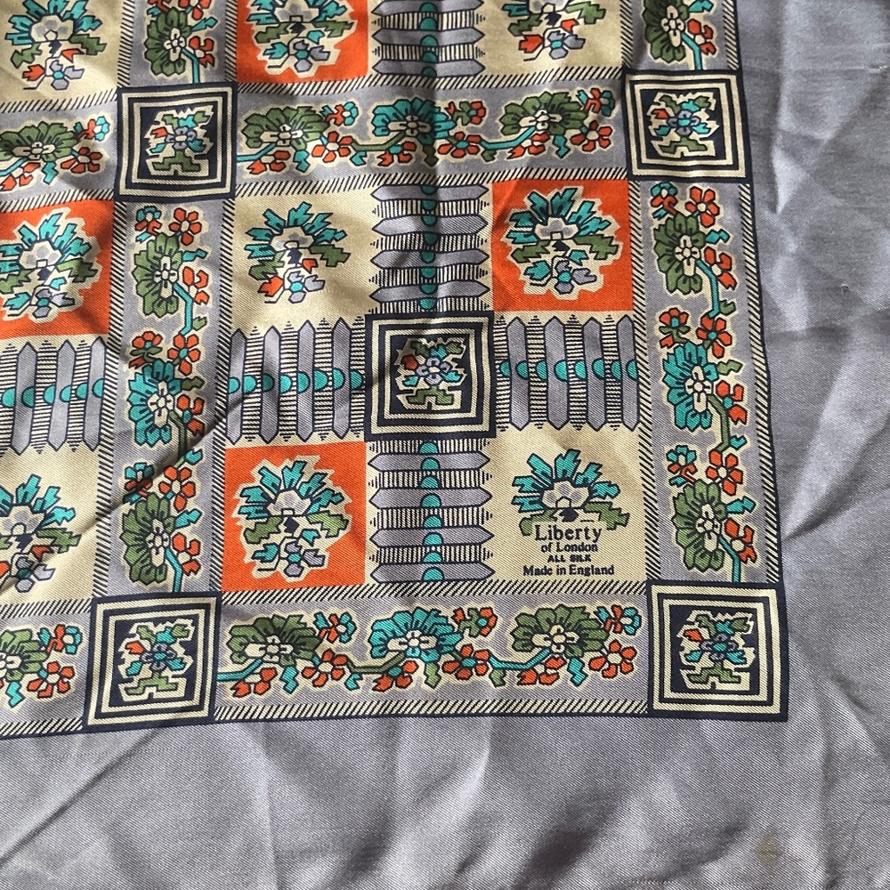 Vintage Liberty of l London silk square - Picture 2 of 7